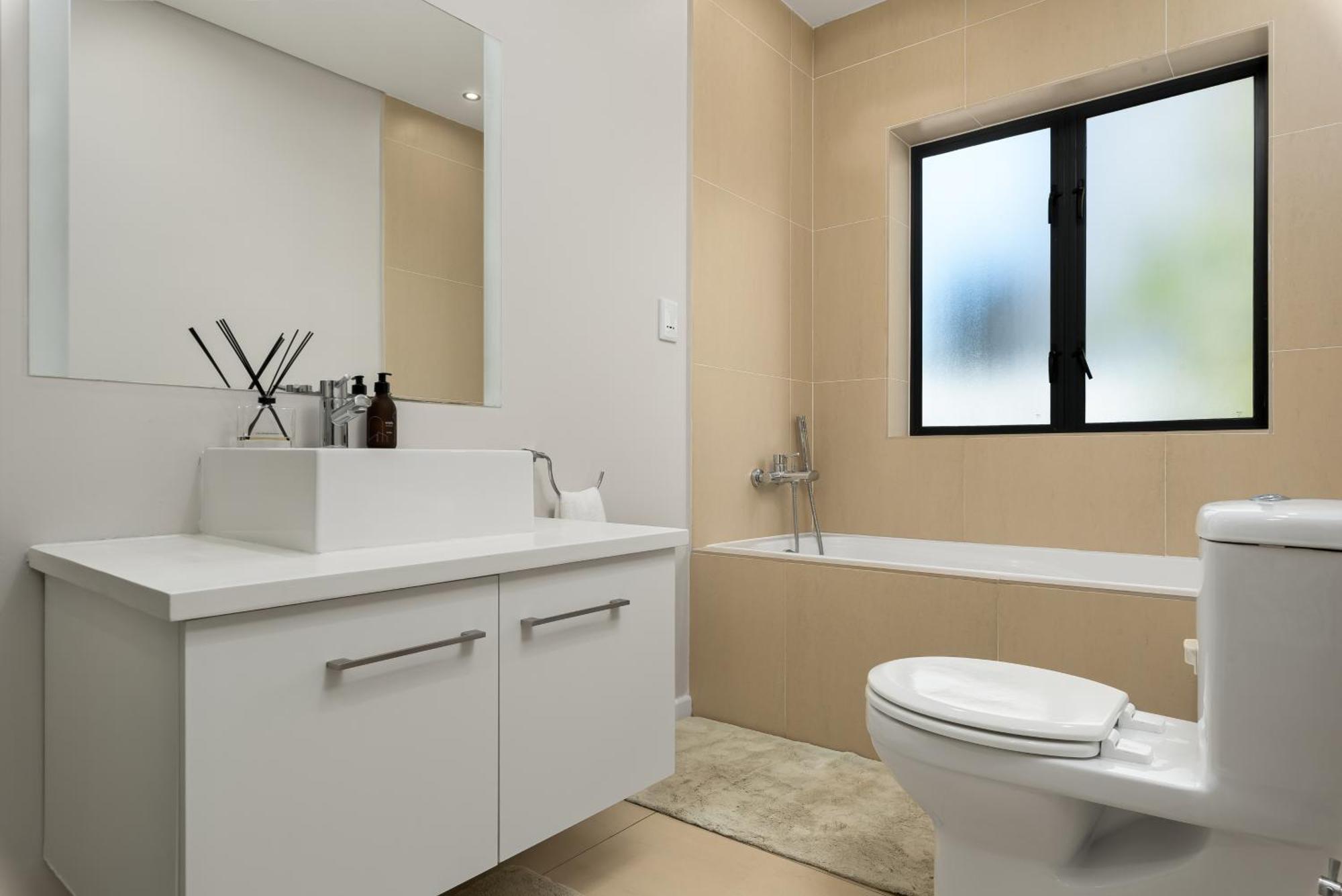 6a On Highworth Villa *